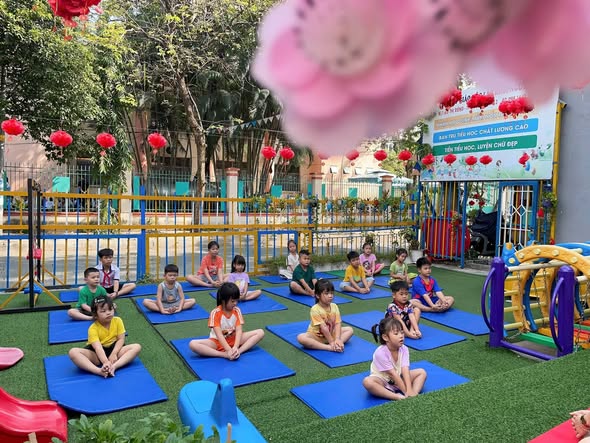 Hoạt Động Trải Nghiệm và Phát Triển Kỹ Năng Sống
